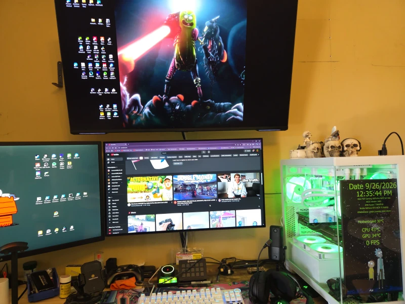 Built around an AMD Ryzen 9800X3D paired with an RTX 4070 Ti Super and 32GB of DDR5, this setup pairs a 4K 240Hz LG OLED with a 43-inch Samsung G7 for both gaming and everyday use.