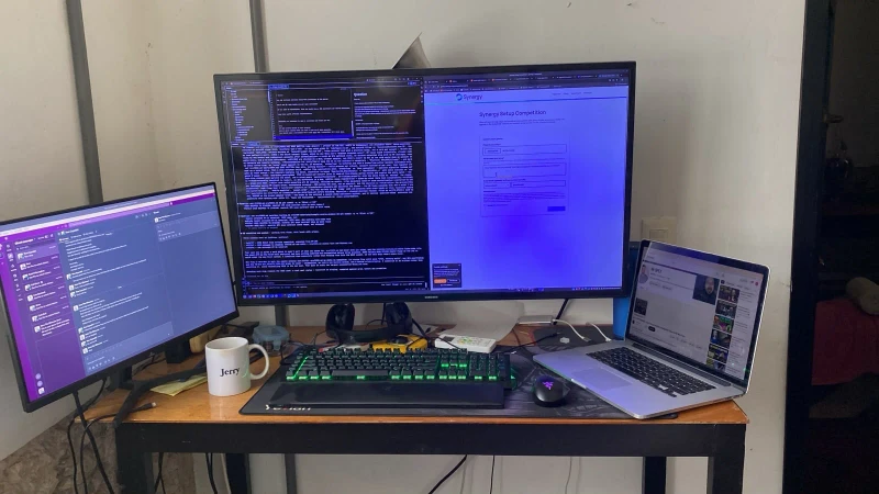Both machines here run Linux Mint on very different hardware: a Xeon E5-2699 v3 workstation with 128 GB of RAM handling the heavy lifting, and a MacBook Pro running the same OS on its i7. One keyboard and mouse moves between them via Synergy, no input switching needed.
