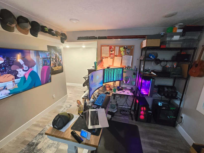 Juggling a MacBook Pro for work, an i7 home lab machine, and a Ryzen 7 9800X3D CAD and gaming build used to mean constant peripheral chaos.